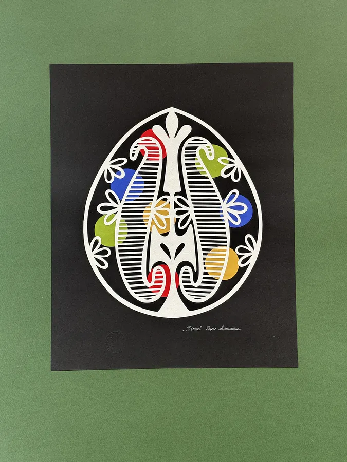 Image de "Пʼявки" par Daria Aliochkina, taille : 50х40см, fabriqué avec папір, médium Papier, faisant partie de la série Витинанка-писанка(за мотивами подільських писанок)