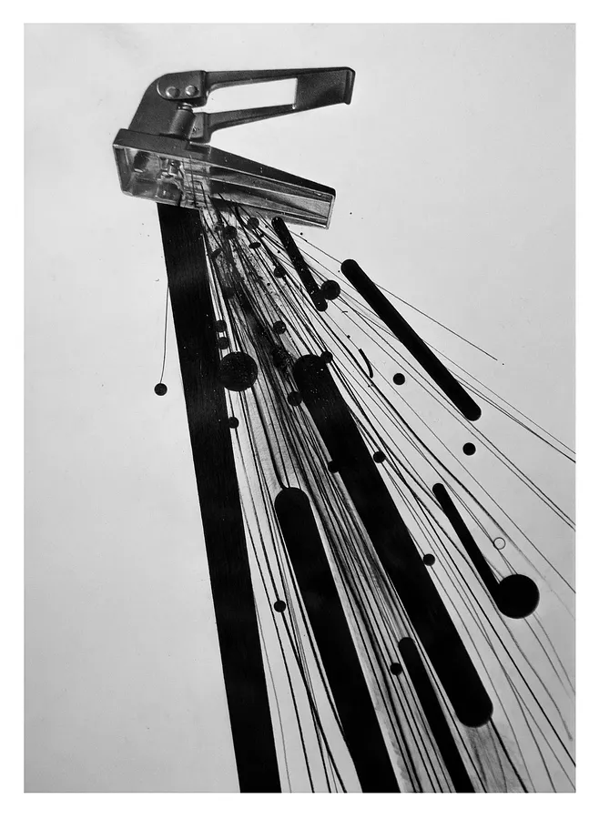 Зображення "Діркопробивач" від євген григор'єв, матеріали: папір, графіт, медіум: Графіка, місто: Львів, серія: "Підмети і присудки", ціна: €500