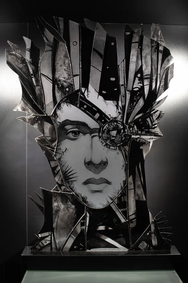 Imagen de Автопортрет | Self-portrait de Oleksandr Makohon, tamaño: 55 x 70 cm, hecho de скло, метал, граніт, medio Скло, de Львів, parte de la serie Portraits
