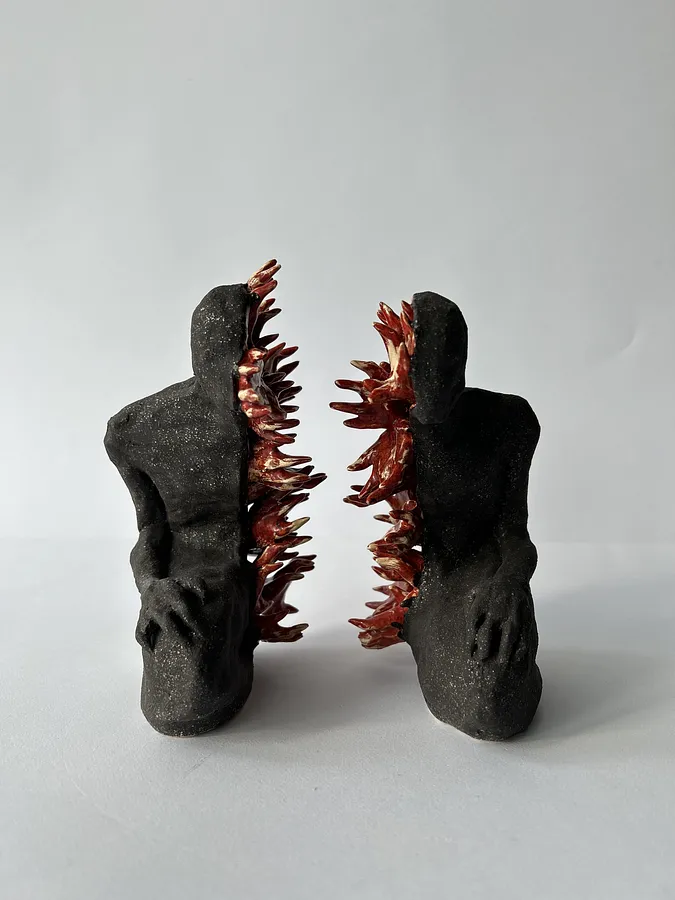 Obraz Connection autorstwa WITALIJ KRASUCKI, wykonany z Chamotte clay, glazes, medium Rzeźba, z Lviv, część serii Series 1