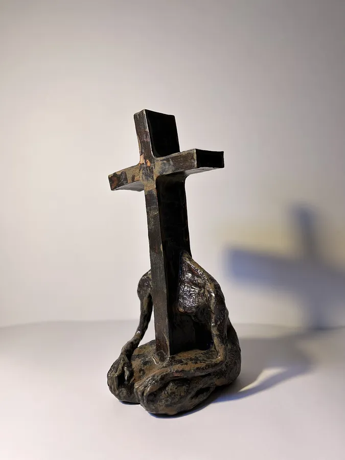 Bild von Cross-headed von VITALIY KRASUTSKIY, hergestellt aus Chamotte clay, ceramic glazes, plaster, acrylic, Skulptur Medium, aus Lviv, Teil der Series 1 Serie