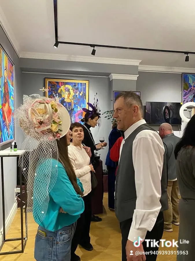Immagine di На відкритті виставки Das parfum di Bogdan Burak, città: Київ, Золотоустівська 23, serie: Das parfum