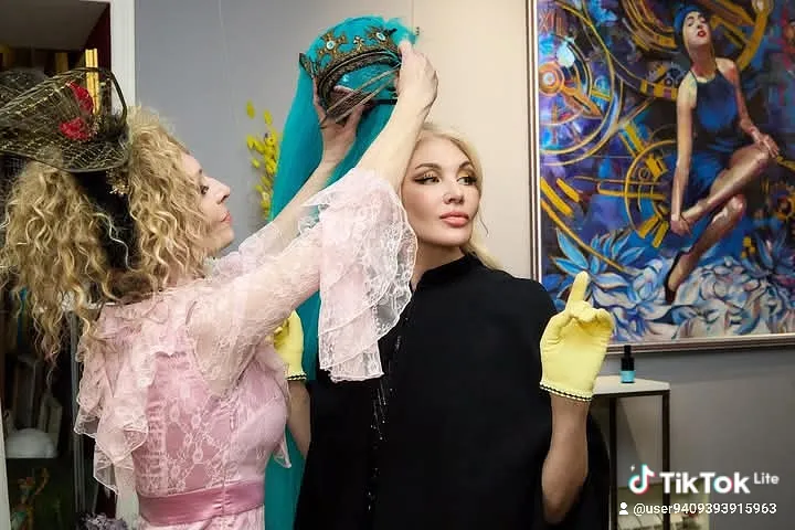 Imagen de На відкритті виставки Das parfum de Bogdan Burak, de Київ, Золотоустівська 23, parte de la serie Das parfum