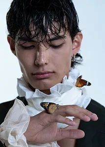 Imagen de THE SHAPE OF BECOMING, 2 de Polina Rais