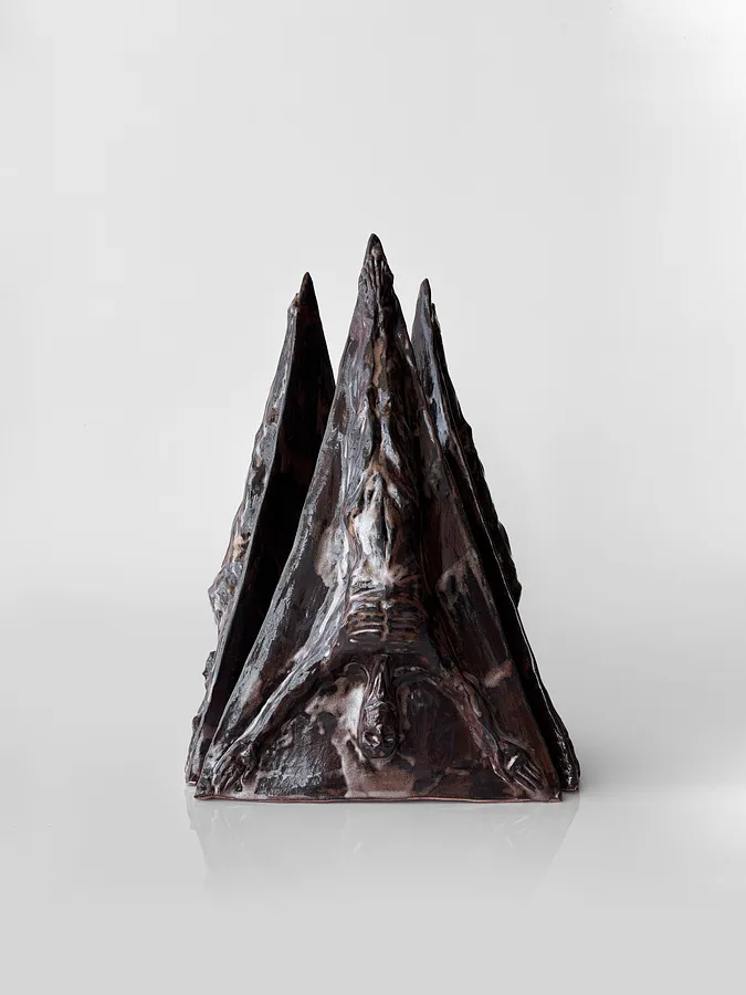 Obraz The Fall autorstwa WITALIJ KRASUCKI, wykonany z Chamotte clay, glazes, medium Rzeźba, z Lviv, część serii Series 1, cena: €600 (≈ 30 918 грн)