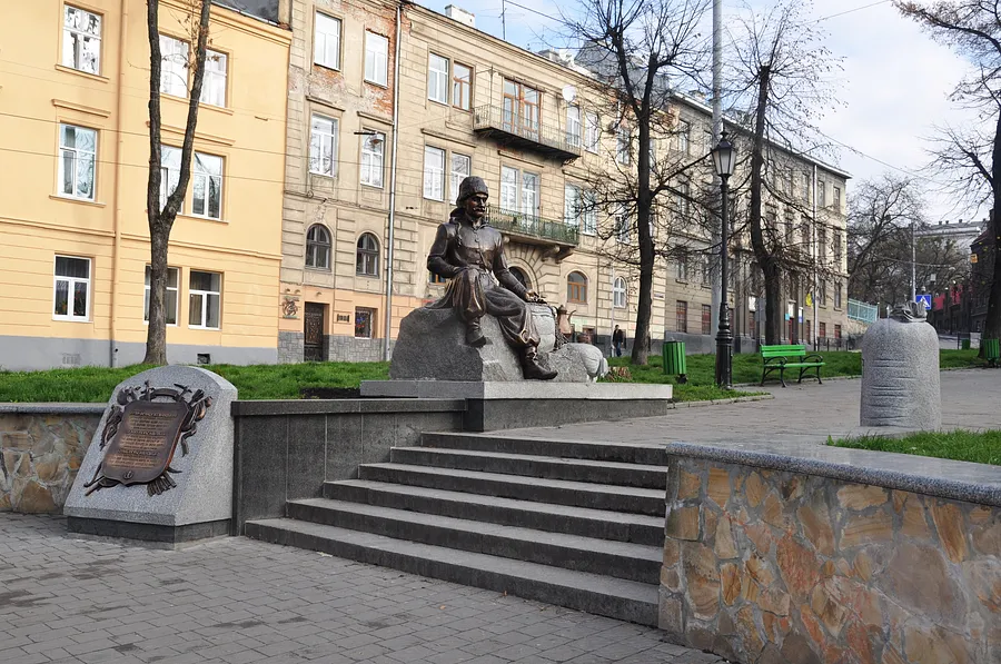 Imagen de Пам’ятник "ЮРІЮ-ФРАНЦУ КУЛЬЧИЦЬКОМУ" de Роман Кикта, hecho de Бронза, габро, medio Скульптура Пам'ятники , de пл. Данила Галицького, м. Львів