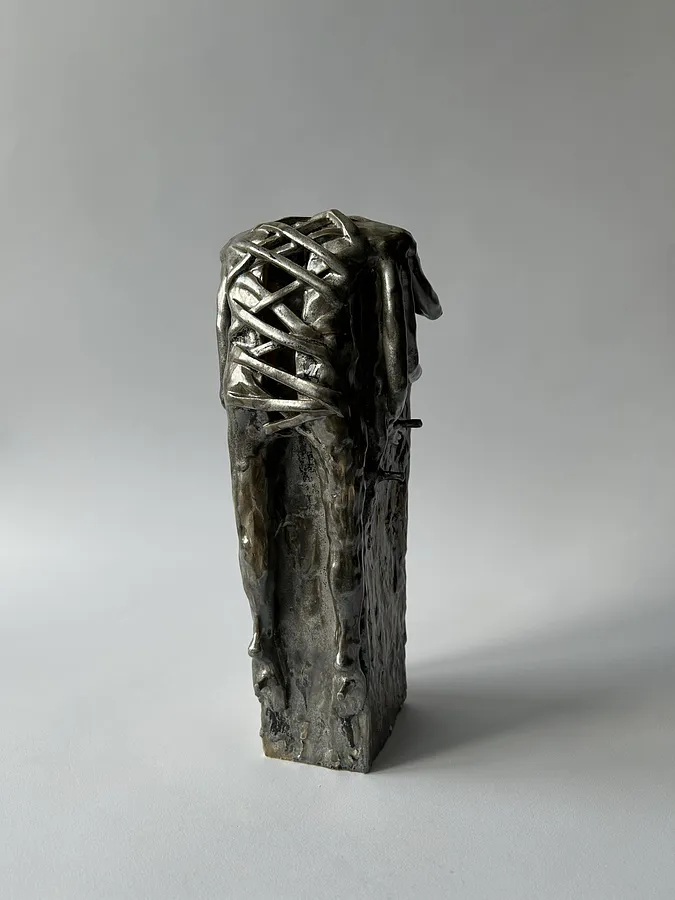 Obraz Fixation autorstwa WITALIJ KRASUCKI, wykonany z ceramics, medium Rzeźba, z Lviv, część serii Series 1, cena: €600 (≈ 31 062 грн)