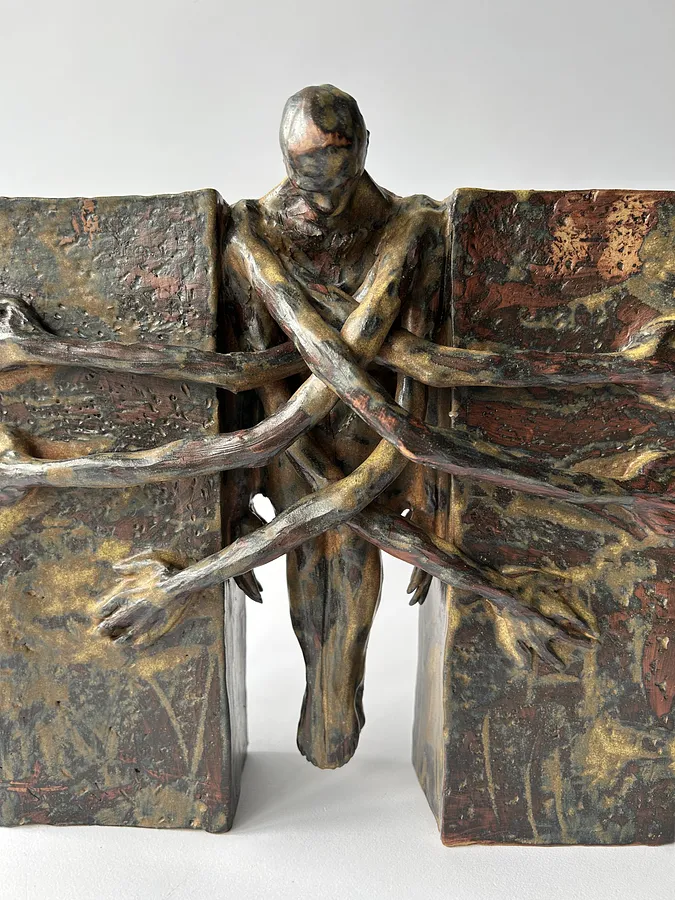 Imagen de Self-restraint de VITALIY KRASUTSKIY, hecho de pottery, medio Escultura, de Lviv, parte de la serie Series 1, con un precio de €600 (≈ 31,062 грн)