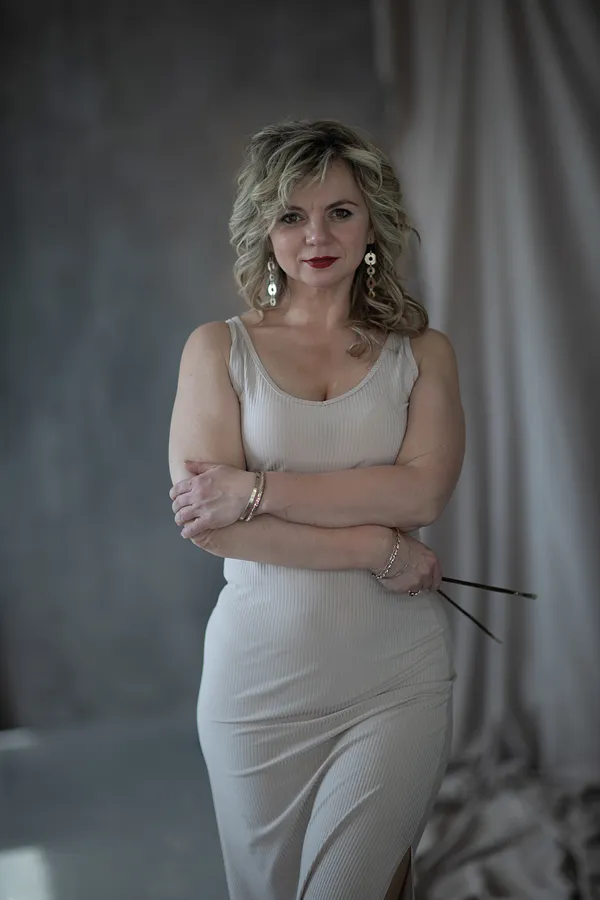 Porträt von Sofiya Vatulyak, der im Artist-Stil arbeitet (Lviv, Ukraine)