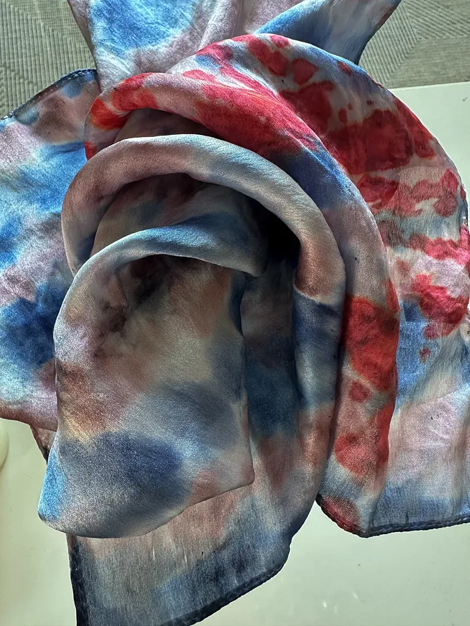 Зображення "Scarf *silk 100% natural " від Mari Frolova, розмір: 53 cm*53 cm, матеріали: Silk 100% natural l, медіум: Живопис, ціна: €40