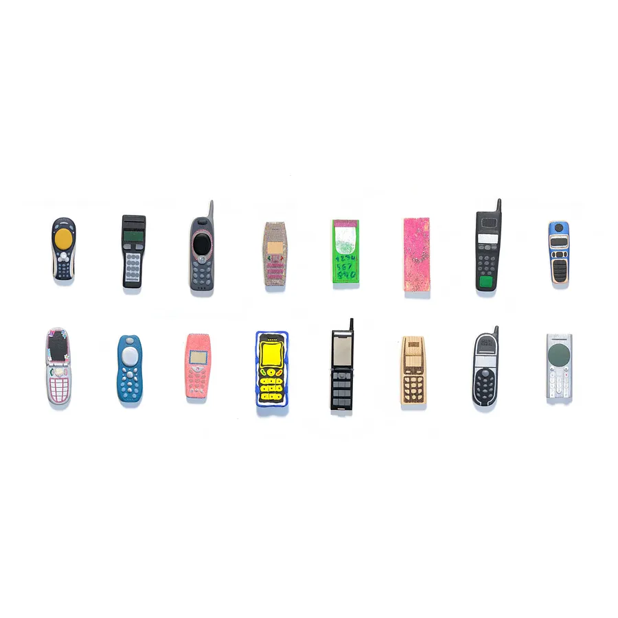 Obraz Phones autorstwa Adriana Shportan, rozmiar: The average size of one phone 10 cm × 5 cm × 1.5 cm, wykonany z wooden blocks, acrylic paint, and found/recycled materials;, medium Installation, z London, część serii “When It Is Our Turn to Be Adults”