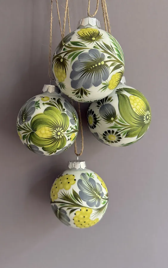 Зображення "Набір 7" від Олена Грішина, розмір: d 7,5 cm, матеріали: скло. акрил, лак, медіум: Різдвяні прикраси, ціна: €80