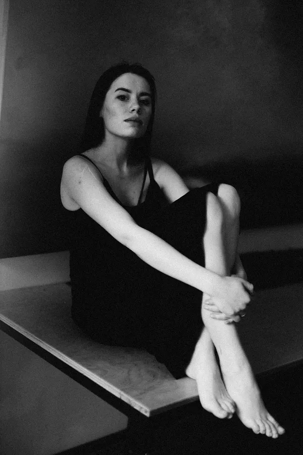 Ritratto dell'artista Milana Levadna, che lavora nello stile Artist (Lviv, Ucraina)