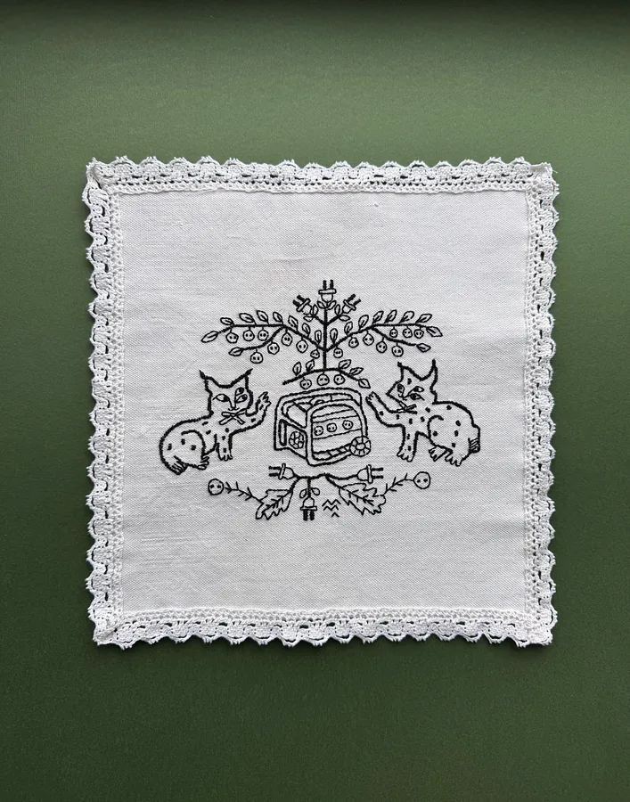 Imagen de Símbolos de bienestar de Marta Leshak, tamaño: 25x25, hecho de lienzo, hilos, medio Bordado, con un precio de $230