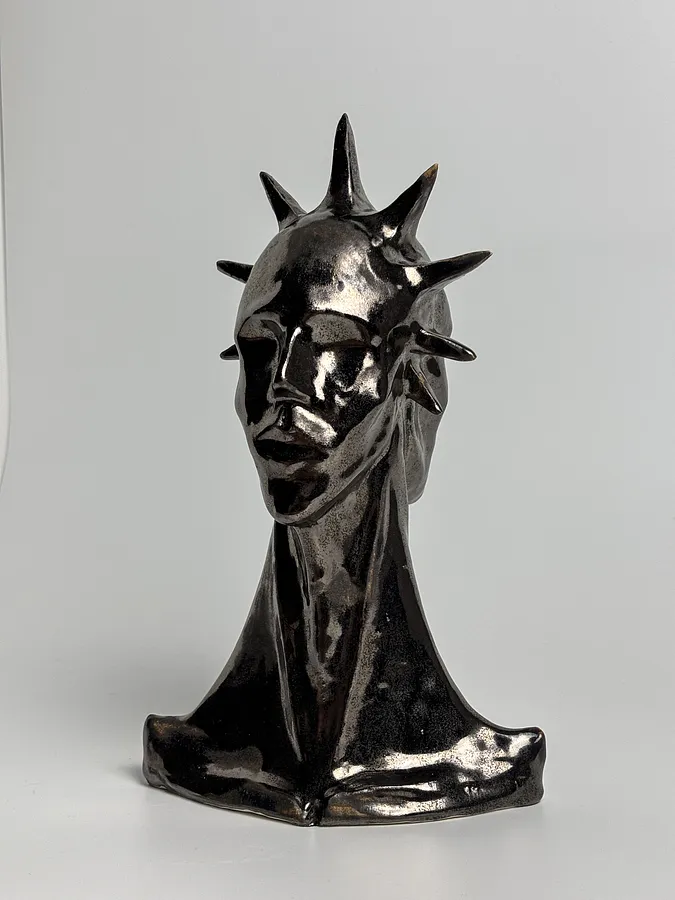 Imagen de Pride de VITALIY KRASUTSKIY, hecho de Chamotte clay, glazes, medio Escultura, de Lviv, parte de la serie Series 1