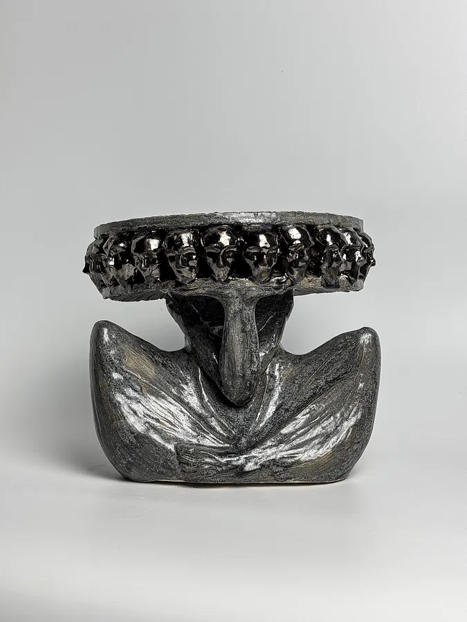 Obraz Silence autorstwa WITALIJ KRASUCKI, wykonany z Chamotte clay, glazes, medium Rzeźba, z Lviv, część serii Series 1, cena: €1400 (≈ 72 143 грн)